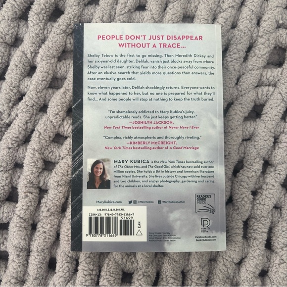 Mystery Thriller Book Bundle - Picture 3 of 4